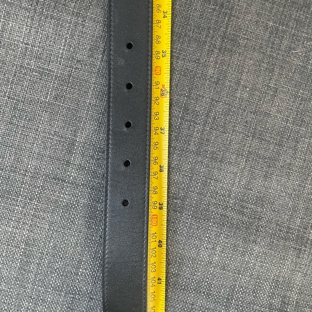 Gucci Women's Black Belt with Gold GG Buckle - Picture 3 of 3